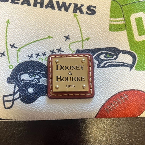 Dooney & Bourke Seattle Seahawks Crossbody Bag - White and Green - Picture 2 of 4